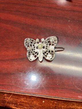 Silver Filigree Butterfly Hair Clip with Pearl Accent